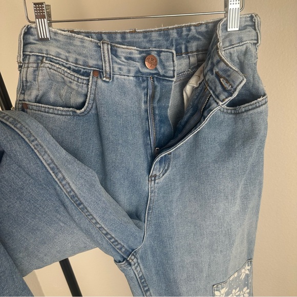 Wrangler x Billabong Jean Size 29 Bell Bottom Flare Floral Patchwork Hippie Boho - Picture 7 of 14